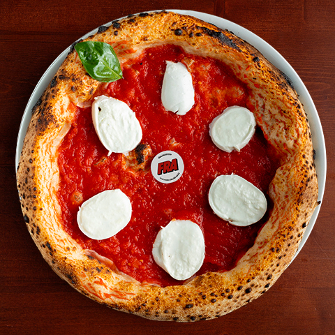Pizza Bufala con Pomodoro La Concettina e Mozzarella di Latte di Bufala La Cilentana