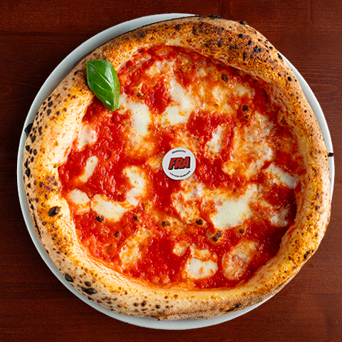 Pizza Margherita più con Pomodoro La Concettina e Fiordilatte dei Monti Lattari