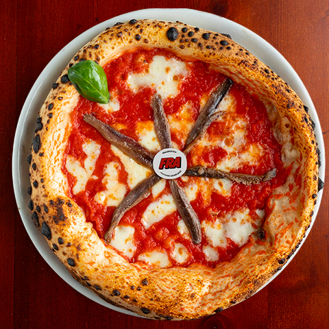 Pizza Napoli con Pomodoro La Concettina e Fiordilatte dei Monti Lattari